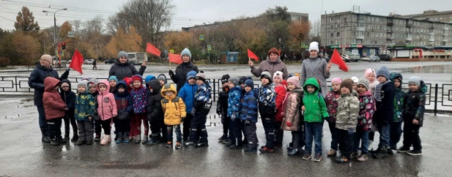 Педагоги и родители знакомят юных ачинцев с безопасными маршрутами своего микрорайона