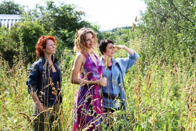 Прелести деревенской жизни в комедии «Бабий бунт, или Война в Новосёлково» на «Доме кино»