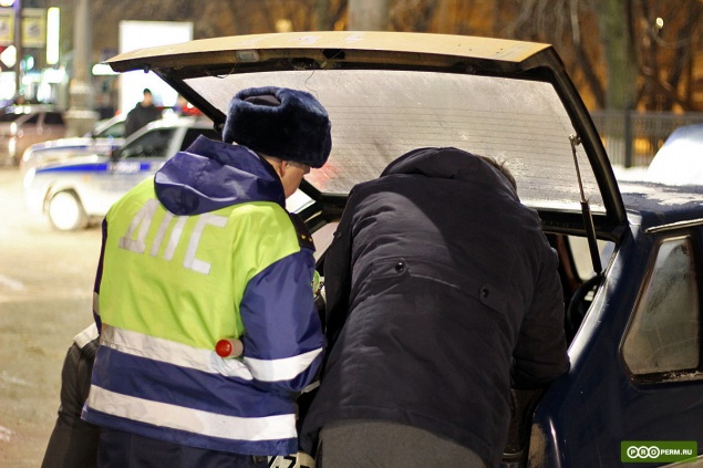 Госдума разрешила полицейским вскрывать автомобили граждан