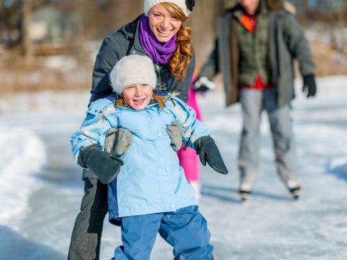 Для ачинцев и гостей города открываются ледовые уличные катки