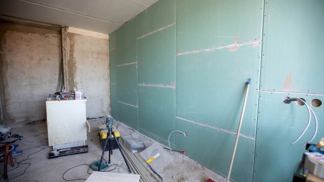 ТОП-3 материалов: Чем выравнивают самые кривые стены