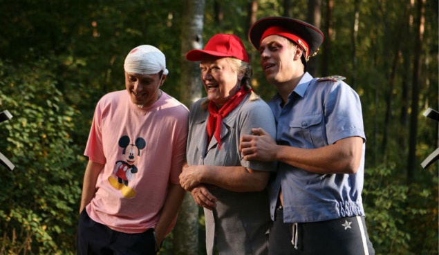 Смотрите авантюрную комедию «Каникулы строгого режима» на канале «Дом кино»!