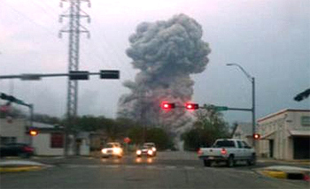 На заводе в американском штате Техас прогремел мощный взрыв, есть жертвы