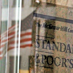 S&P снизило кредитный рейтинг России