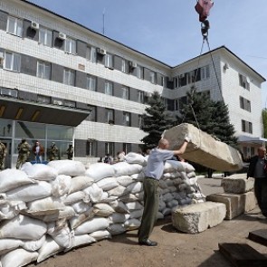 Украинские военные штурмуют город Константиновка