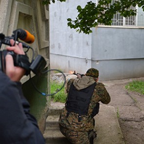 Ополченцы начали штурм воинской части погранслужбы в Луганске