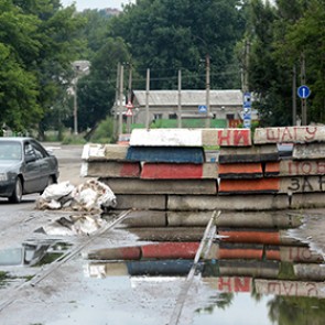 В Луганске под обстрел попала маршрутка
