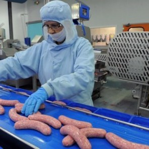 В Дании 12 человек скончались от отравления сосисками