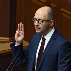 Яценюк допустил введение военного положения на Украине