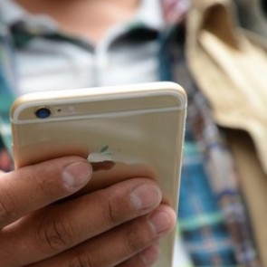 Пользователи пожаловались на деформацию iPhone 6 Plus