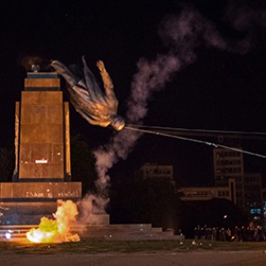 За ночь в Харькове снесли еще два памятника Ленину