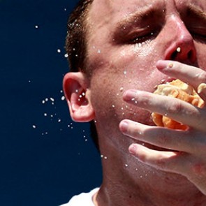 Американец съел более четырех килограммов индейки за десять минут