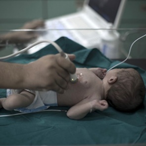 Пересадка матки от бабушки младенца впервые привела к успешным родам