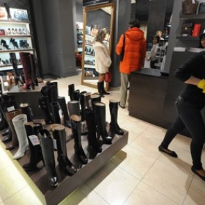 В Белоруссии закрыли 21 магазин из-за отсутствия отечественной обуви