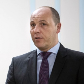 Под ноги Парубия и его коллег по Раде бросили гранату