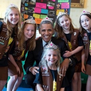 Обаму уличили в ношении короны