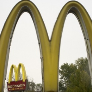 В McDonald's оценили угрозу конкуренции со стороны фастфуда Михалкова