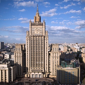 МИД рассказал о затонувшем у берегов Йемена судне с россиянами