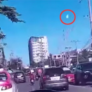 СМИ сообщили о падении крупного метеорита в столице Таиланда