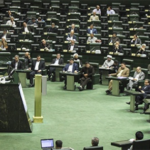 Иранский парламент одобрил ядерную сделку