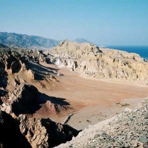 В результате взрыва в Северном Синае погибли шесть человек