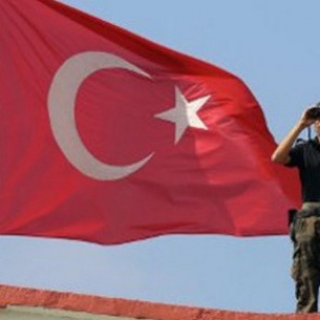 Турция обвинила в терроризме трех военных командиров