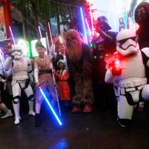 Премьеру восьмого эпизода «Звездных войн» перенесли на декабрь 2017-го