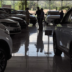 Январские продажи автомобилей повторили антирекорд 2010 года