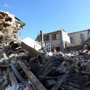 Число жертв землетрясения в Италии выросло до 159