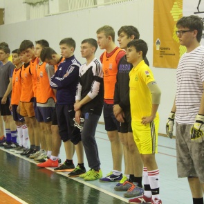 В Ачинске прошли соревнования по футболу, посвященные празднованию 34-ой годовщины АО «АНПЗ ВНК»