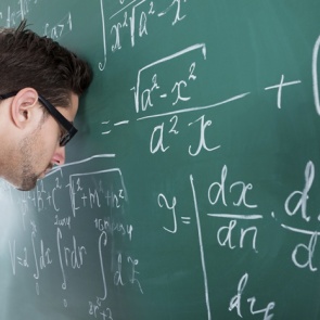 После скандала с увольнением школам рекомендовали составить правила поведения для учителей в соцсетях