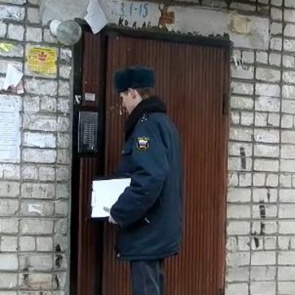 В Ачинске полицейские навестили семейных дебоширов