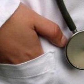 Медик по ошибке отпустил домой больного с переломом позвонка