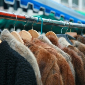 Дама купила шубу в кредит по поддельному паспорту и попалась на фото из «Одноклассников»