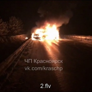 В страшной аварии на трассе загорелись два автомобиля: погибли двое и пострадал ребенок