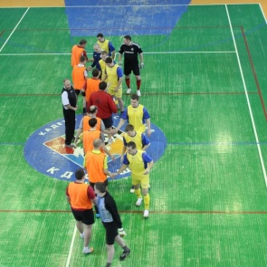 В Ачинске сотрудники полиции сыграли в футбол с преподавателями кадетского корпуса