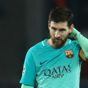 «Барселона» разгромно проиграла в первом матче 1/8 финала Лиги чемпионов