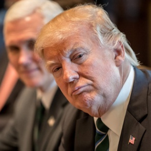 Рейтинг Трампа упал до рекордно низкого уровня