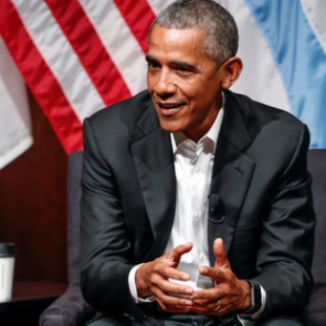 Обама выступил на публике впервые после ухода с поста президента США