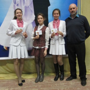 В Ачинской Мариинской гимназии вручили награды лучшим гимназисткам, педагогам и родителям