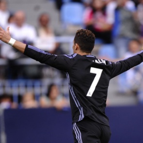 «Реал» после пятилетней паузы выиграл чемпионат Испании по футболу