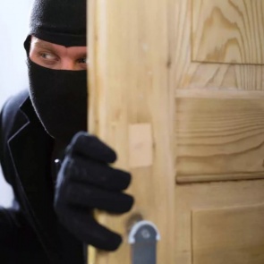 В Ачинске полицейские задержали подозреваемого в совершении серии краж