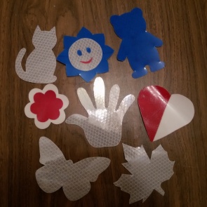 Госавтоинспекторы и общественники открыли мастерскую по изготовлению светоотражающих элементов