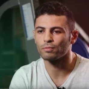 Российский боксер победил в титульном бою и получил пояс с именем соперника