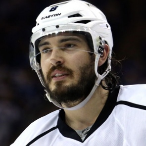 Хоккеисту НХЛ порезали лицо коньком