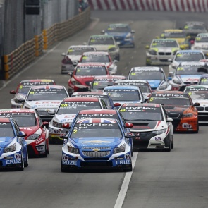 Автогонка завершилась аварией с участием 16 машин