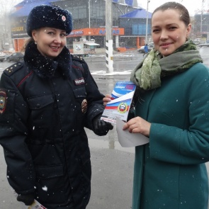 Госавтоинспекторы в Ачинске проверили водителей на готовность к зиме