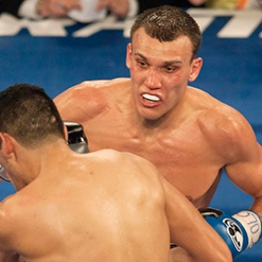 Российский боксер Власов одержал победу нокаутом