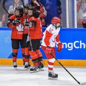 Канадские хоккеистки разгромили россиянок в первом матче Олимпиады