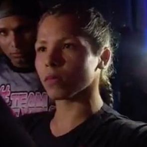 Женщина-боец одолела мужчину по правилам MMA